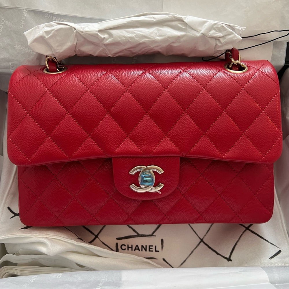 Small classic flap